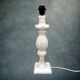 Pied de lampe en albâtre massif sculpté blanc style Hollywood Regency - années 70