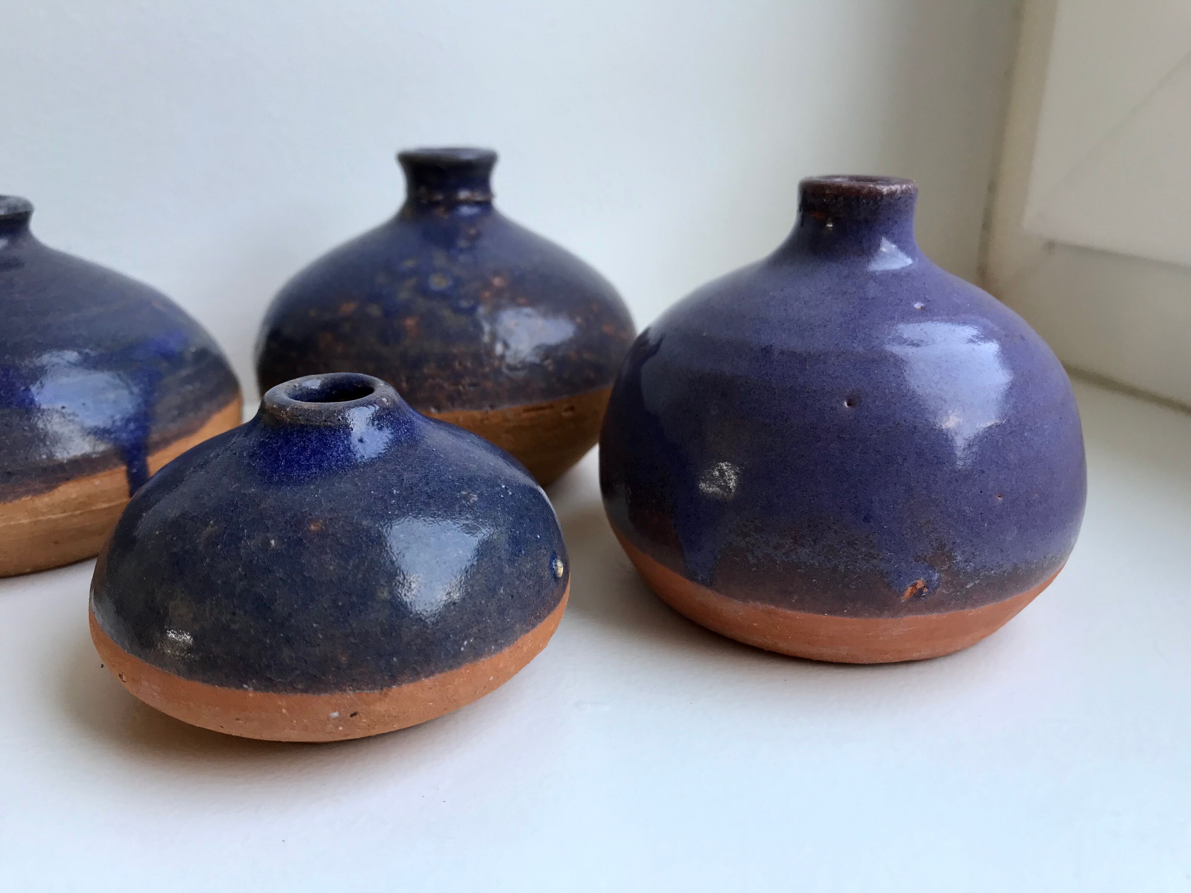 Lot de 4 petits vases en grès vernissés violets années 70