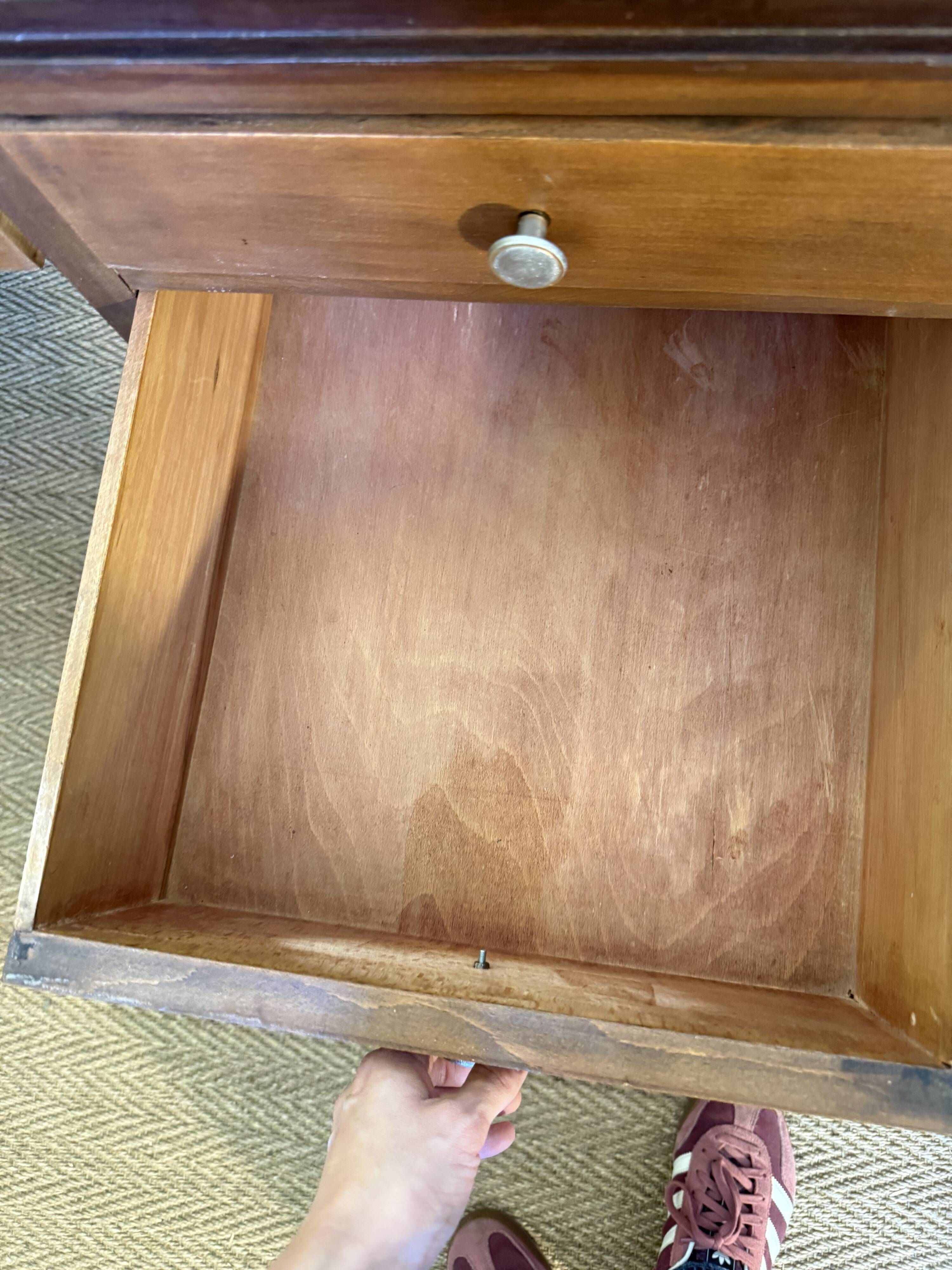 Art Deco desk in wood and walnut veneer.