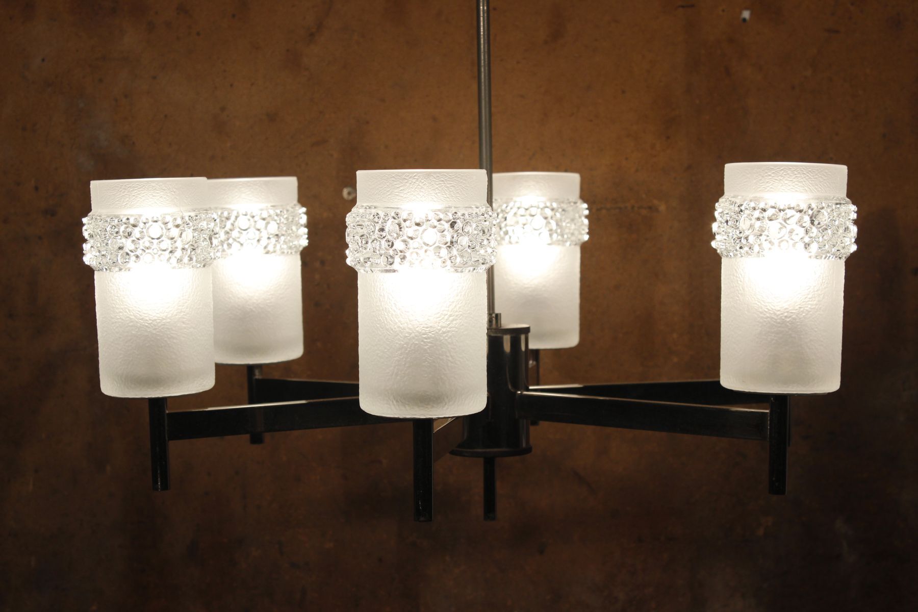 Space age chandelier with 6 lights in chrome and moulded glass by Hillebrand Lighting, 1960s.