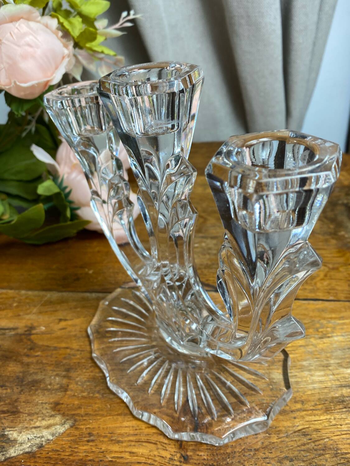 Three-light candlestick in molded crystal