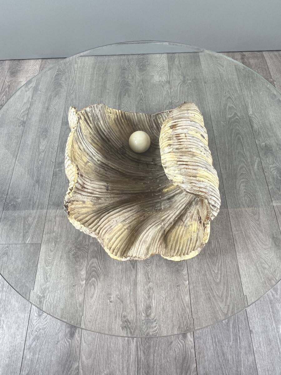 Shell-shaped coffee table in carved wood, 20th century