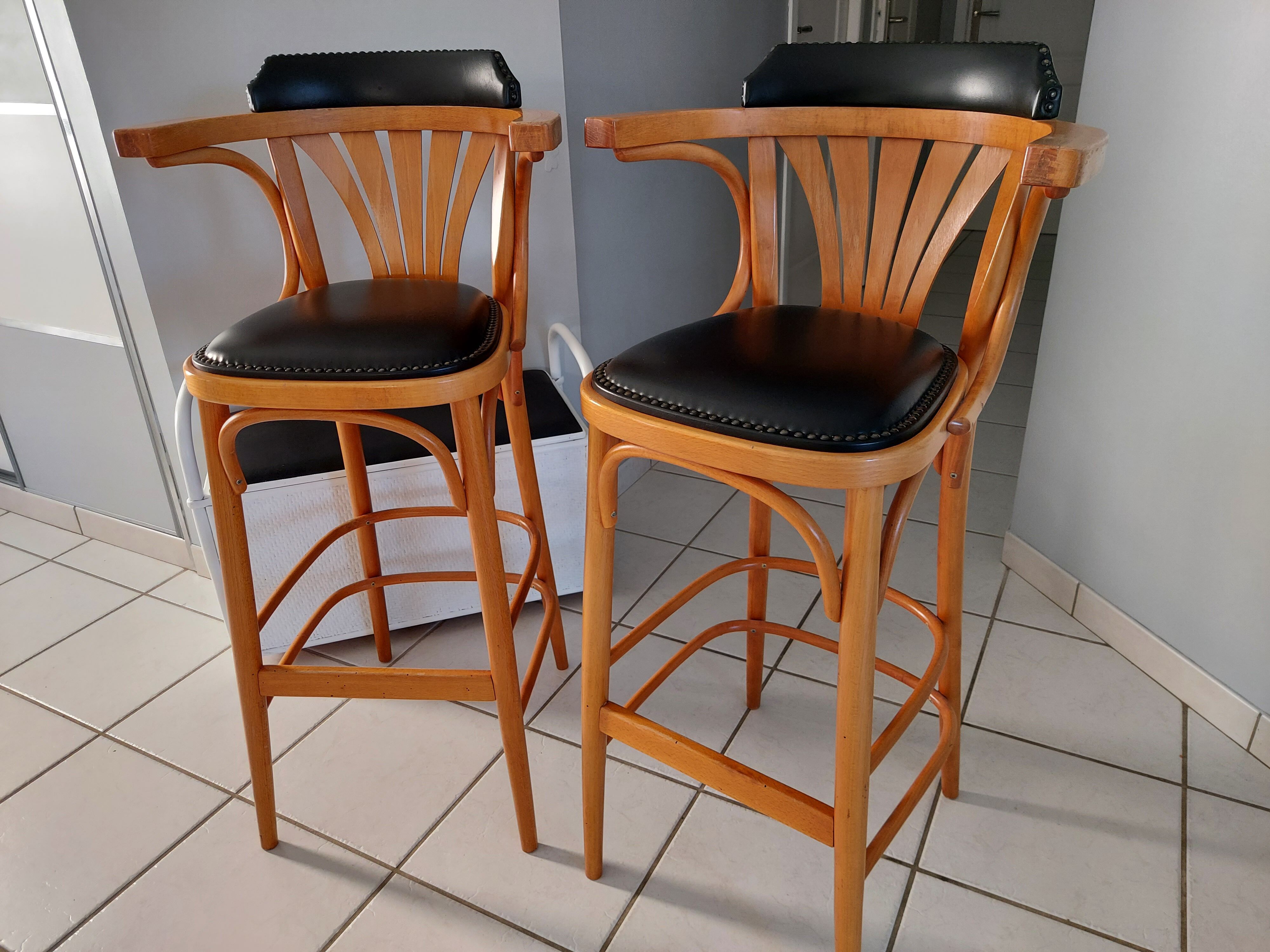 Pair of vintage bistrot bar stools