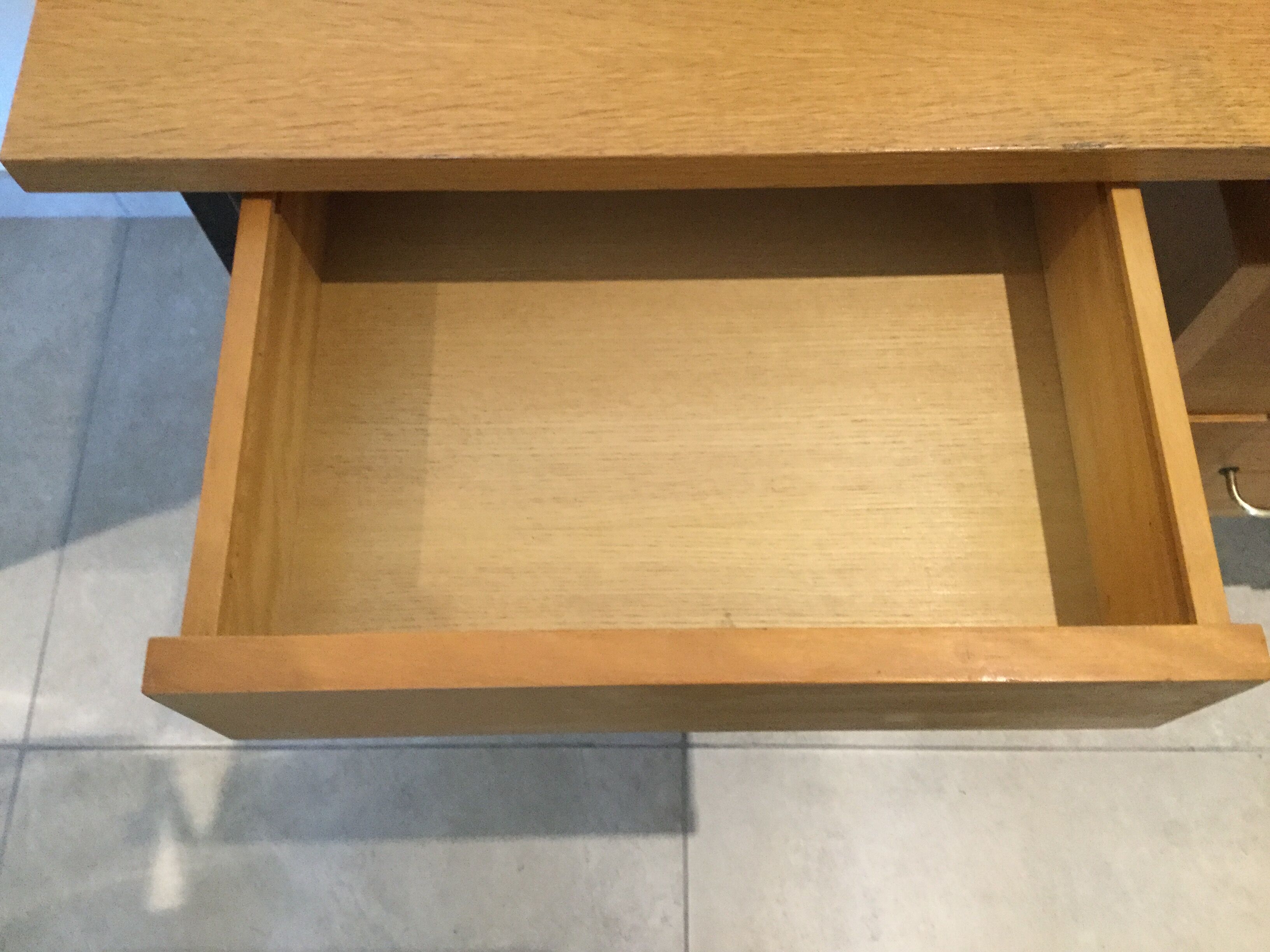Minimalist desk 60s 70s