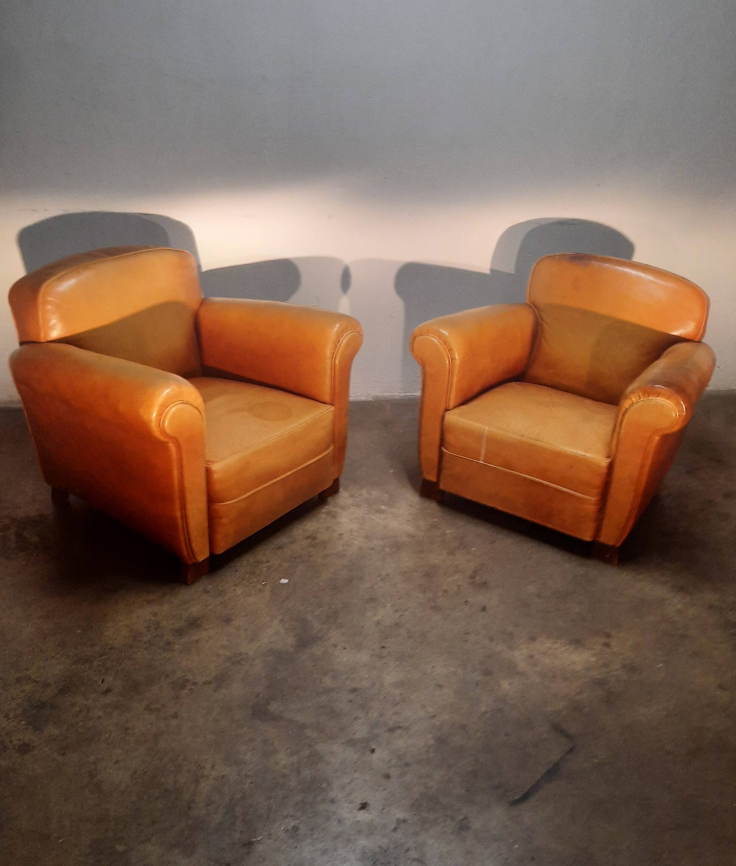 Pair of club shoes from the 1950s in tawny leather.