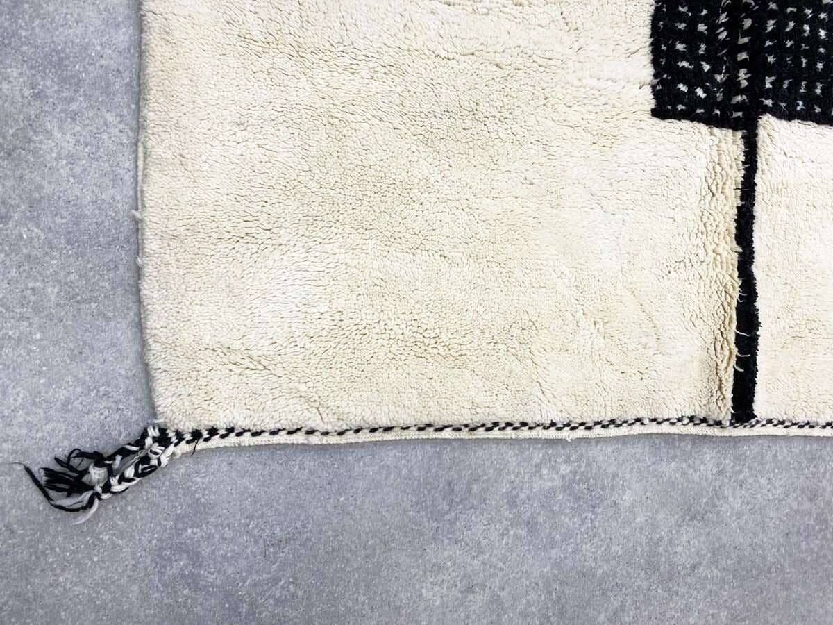 Traditional handmade Berber rug 250cmx150cm