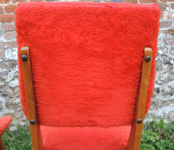 2 anciennes chaises ‘moumoute’ rouges