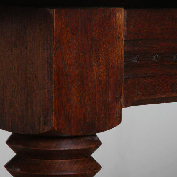 Extendable dining table, French craftsmanship from the 1940s.