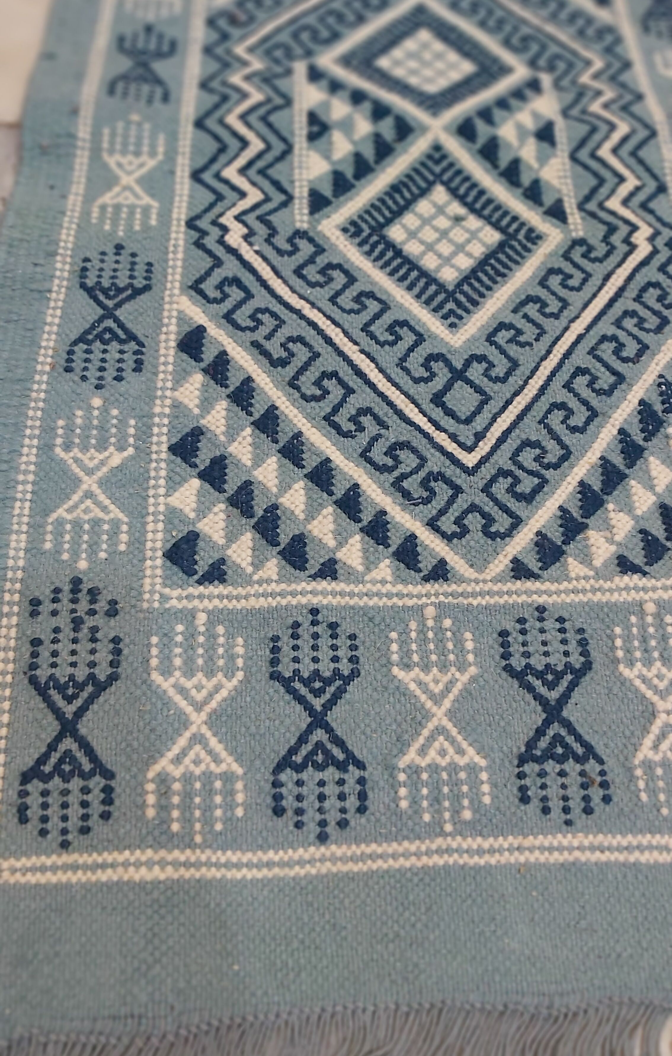 Traditional handmade blue and white kilim carpet 50x100cm