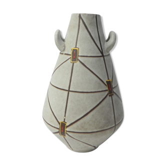 German vase with handles