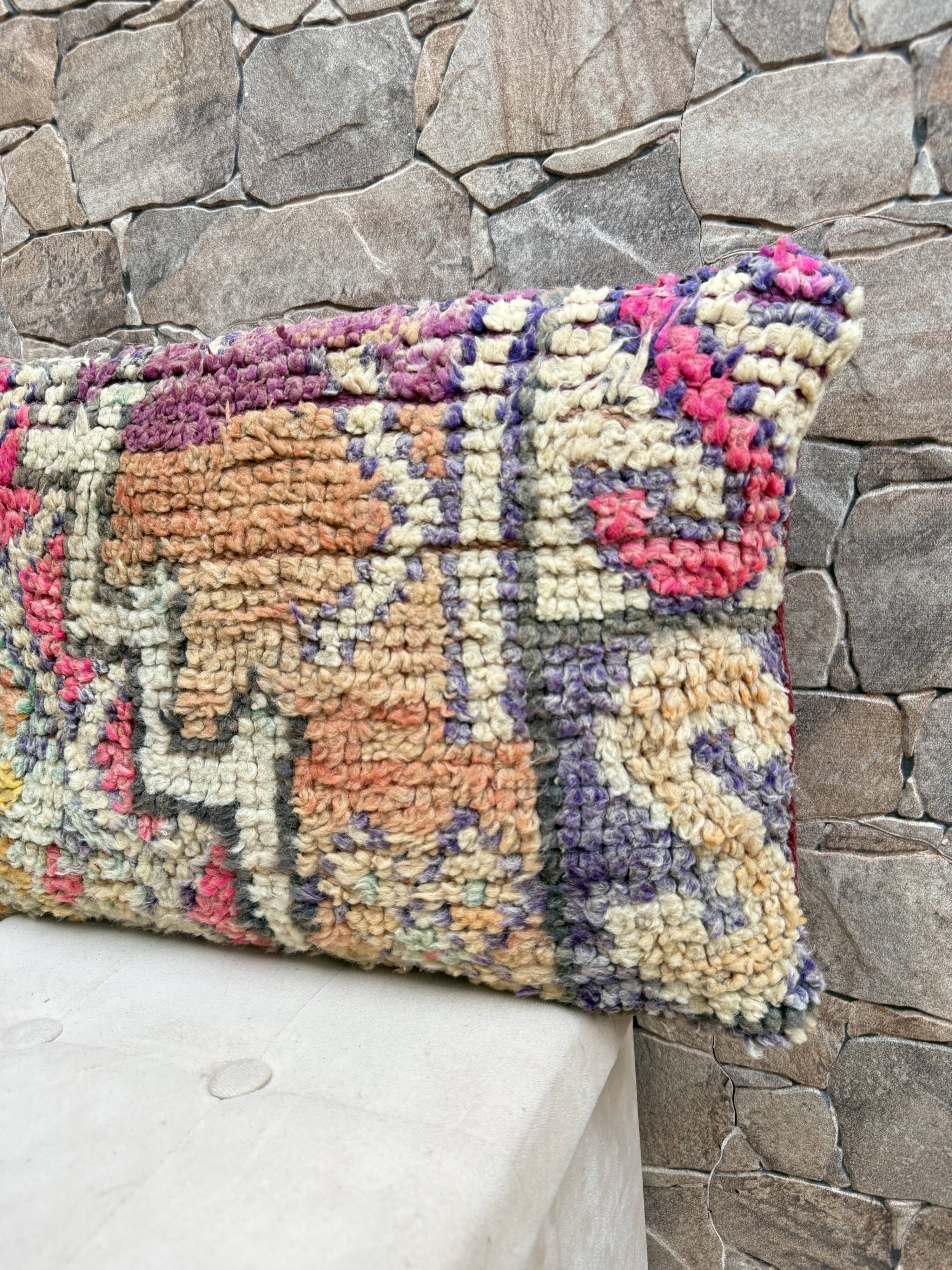 Vintage Berber kilim cushion cover: Moroccan wool cushion 60x40cm