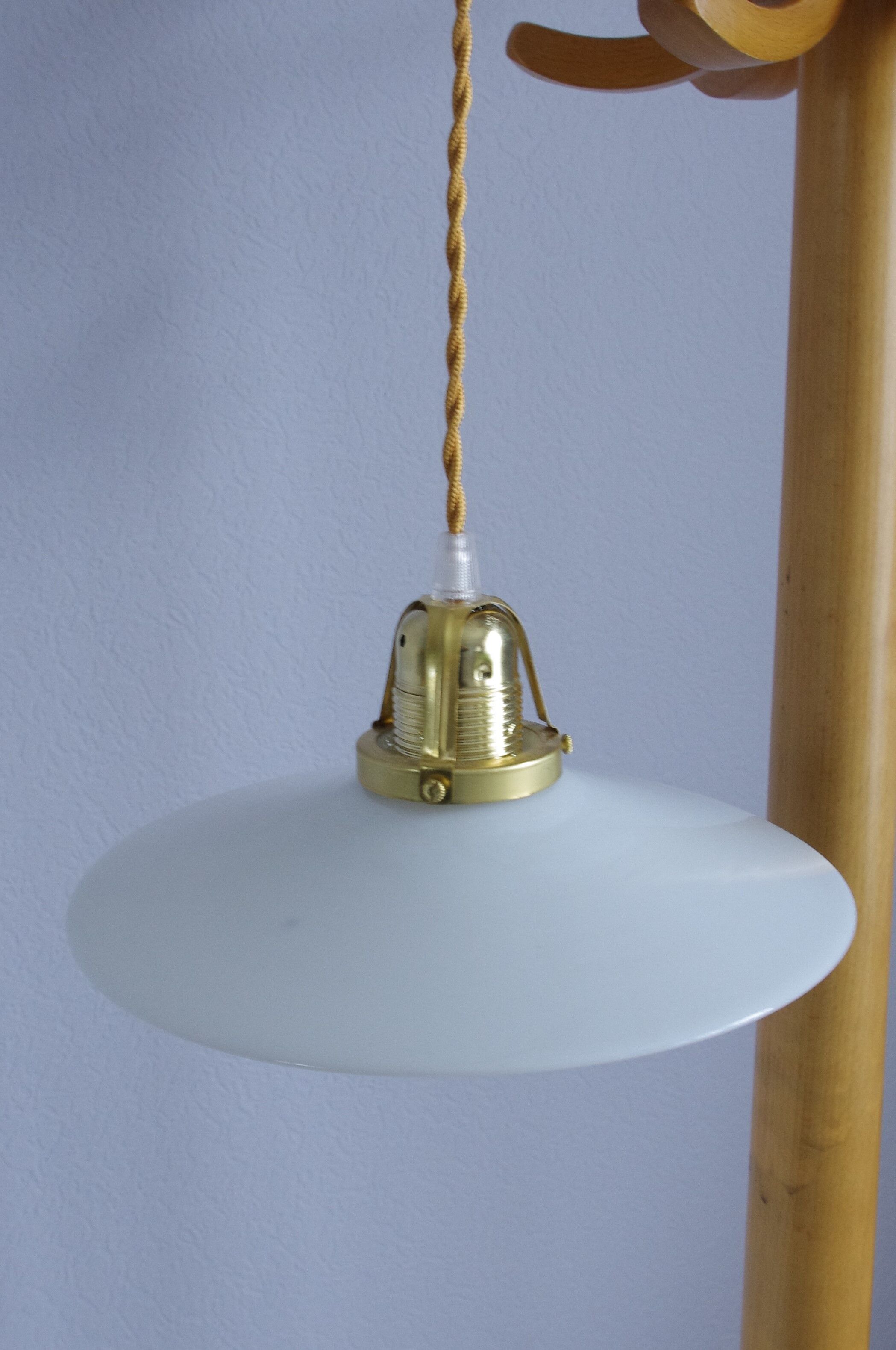 Flat opaline hanging lamp