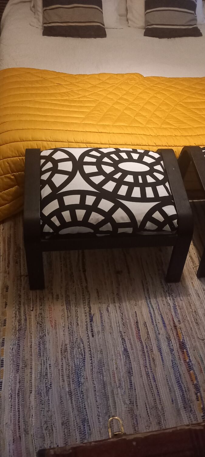 Pair of poufs