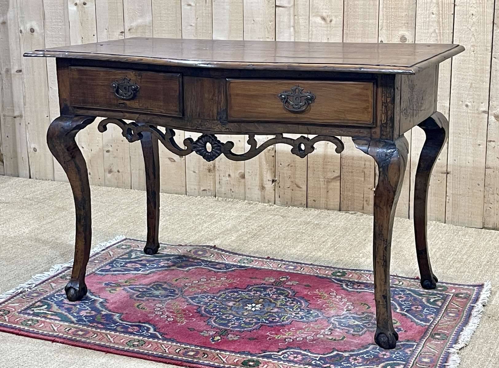 Console rustique anglaise du 18ème siècle en châtaignier et merisier