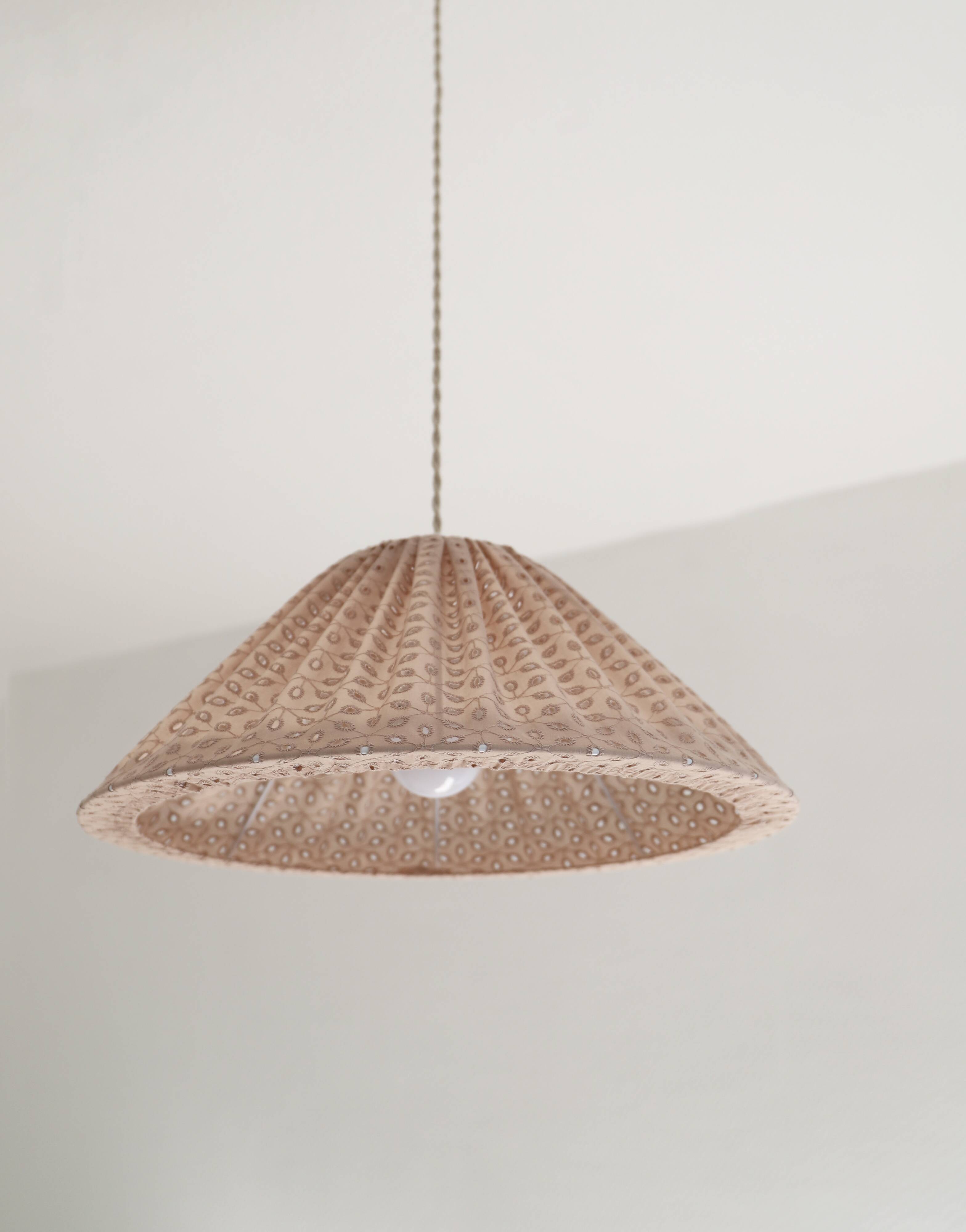 Openwork conical-shaped suspension "Malala broderie anglaise"