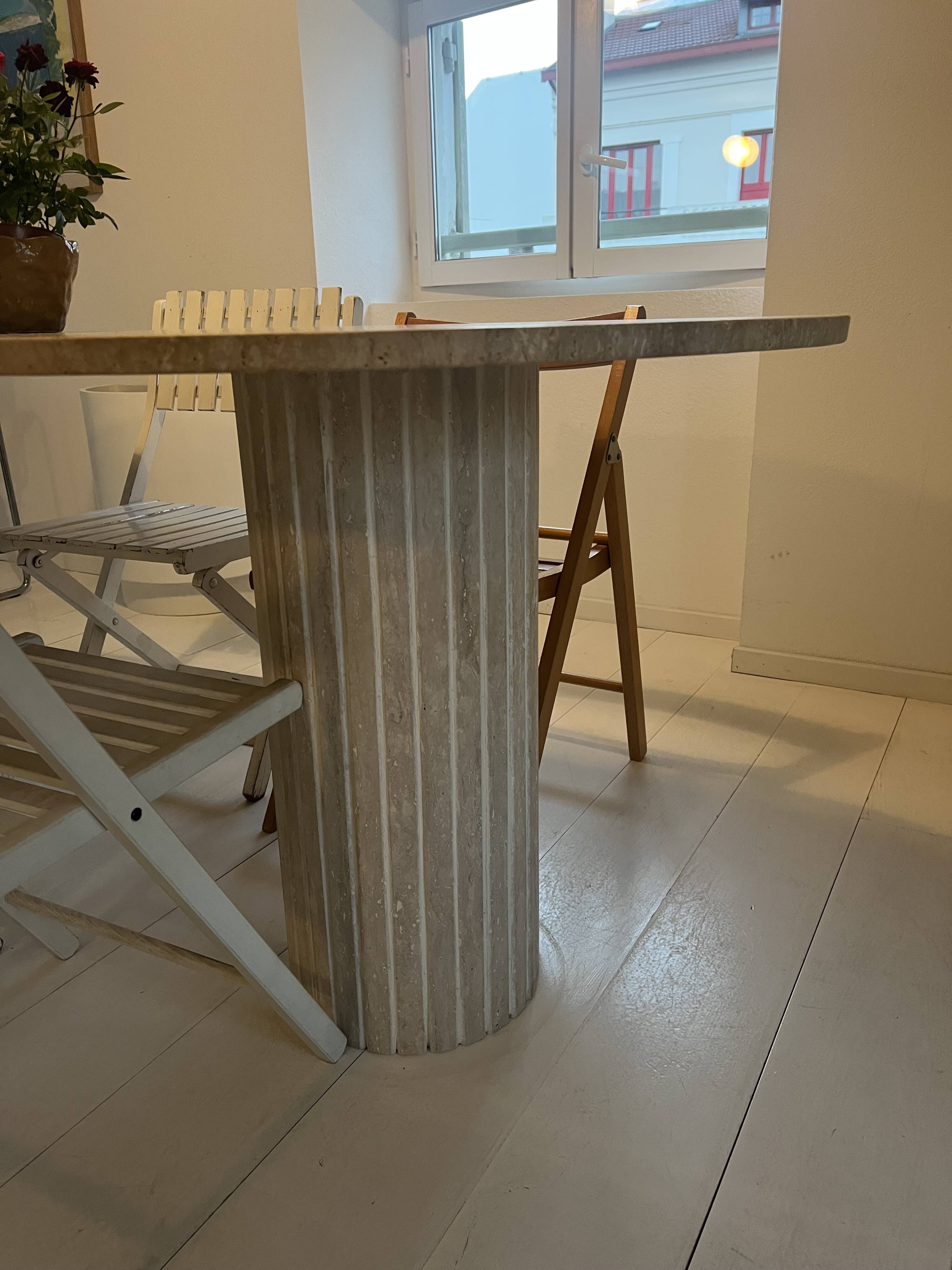 Dining table - Natural Travertine
