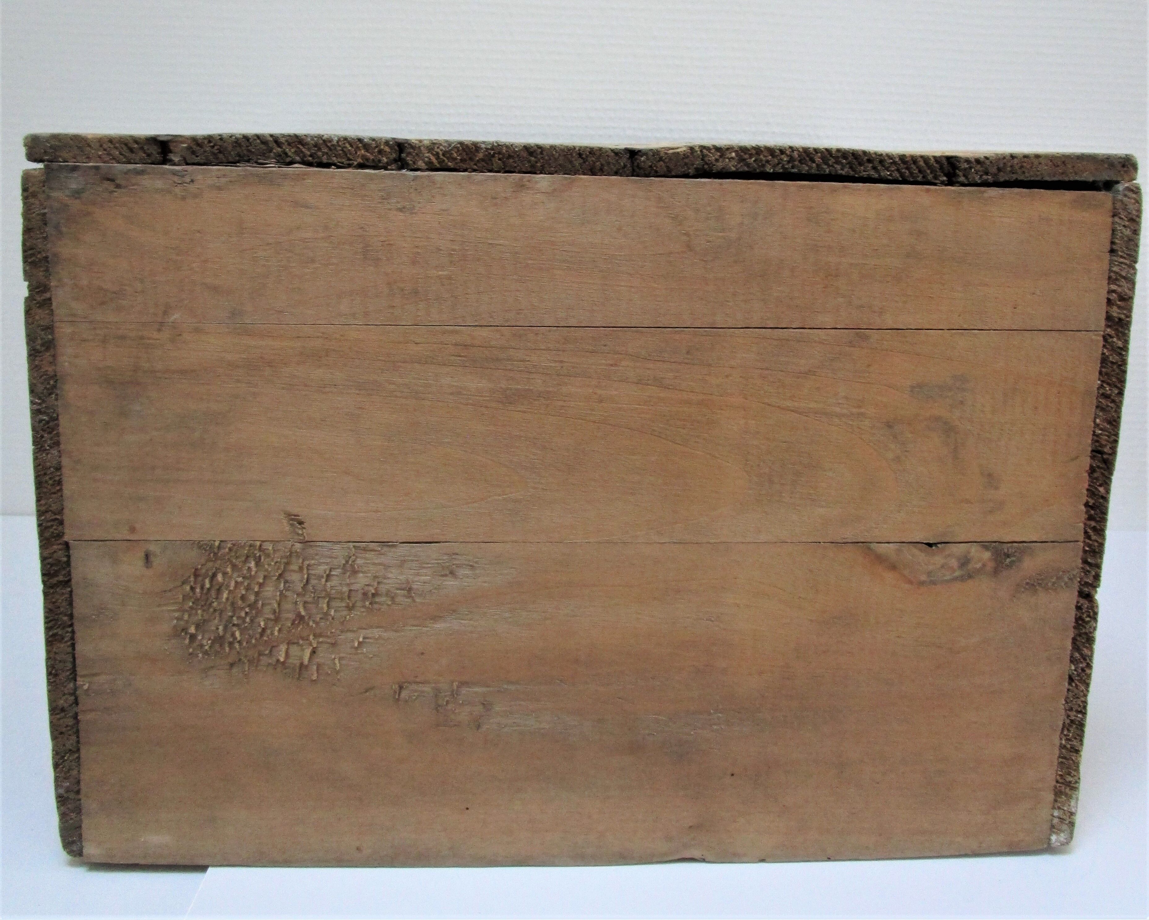 Vintage Skated Wood Case Suchard