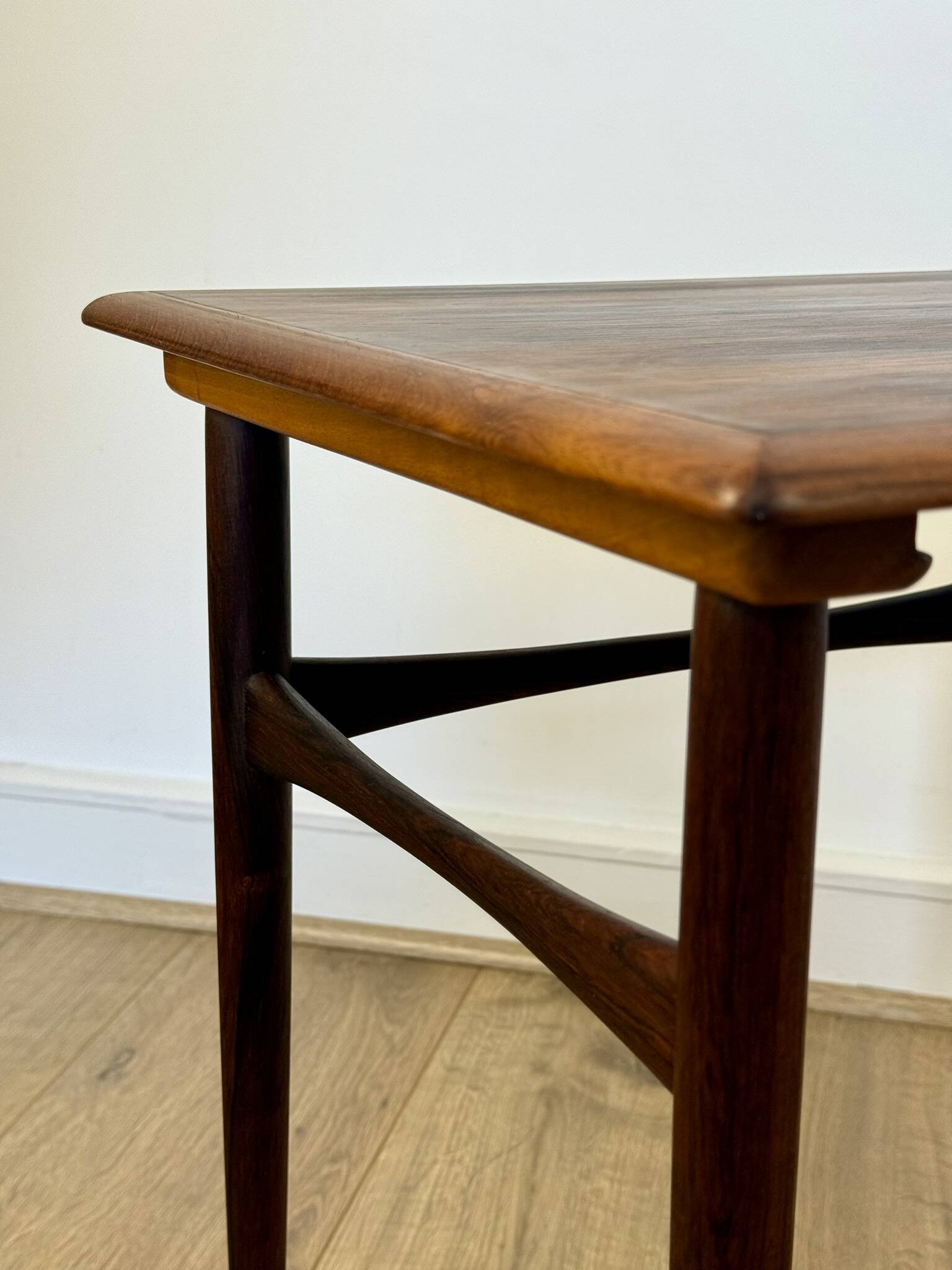 Table d'appoint scandinave en palissandre – Danemark, années 1960-1970