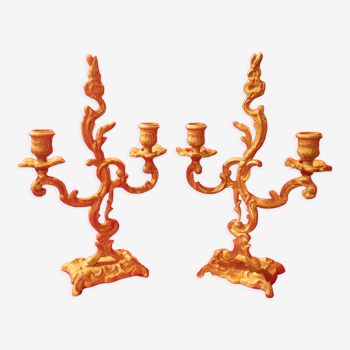 Deux chandeliers nciens en laiton
