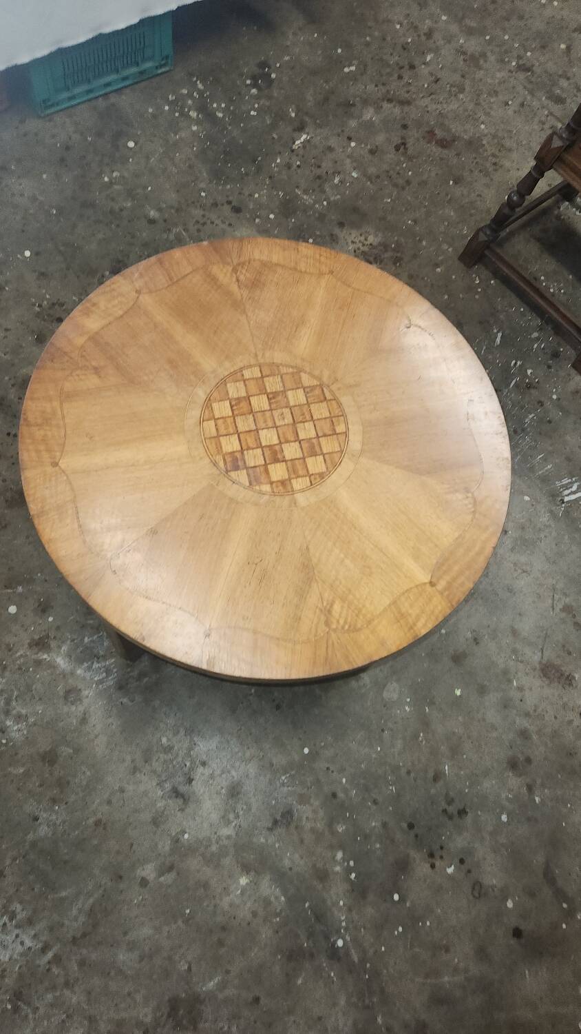 Round art deco pedestal table with marquetry