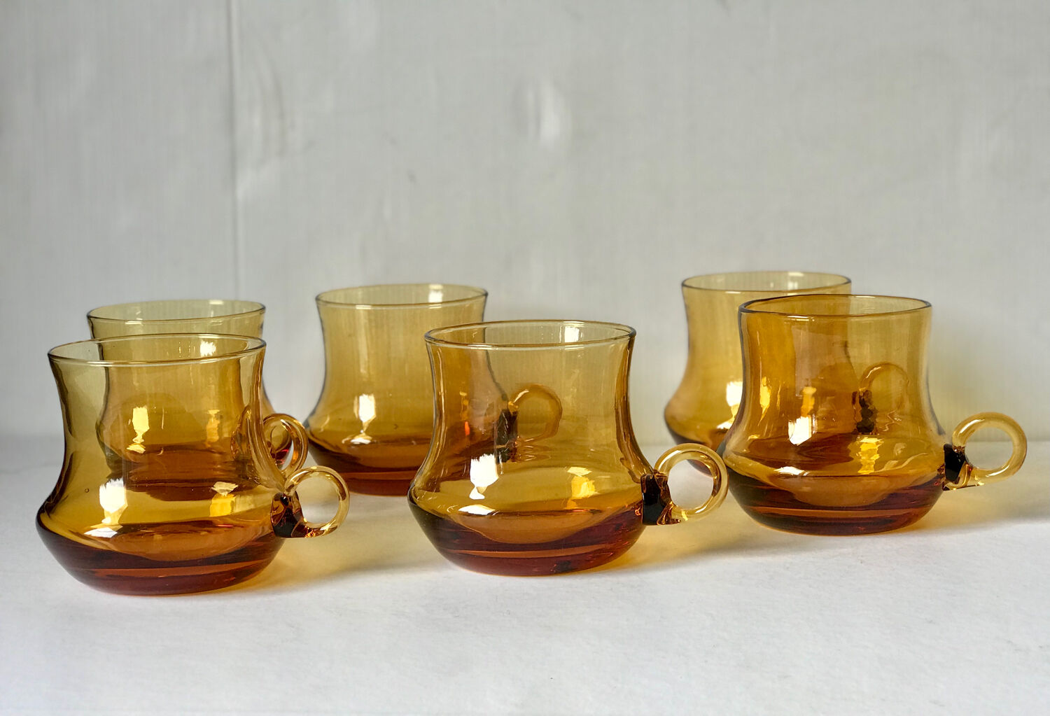 6 mugs in amber glass 1970s