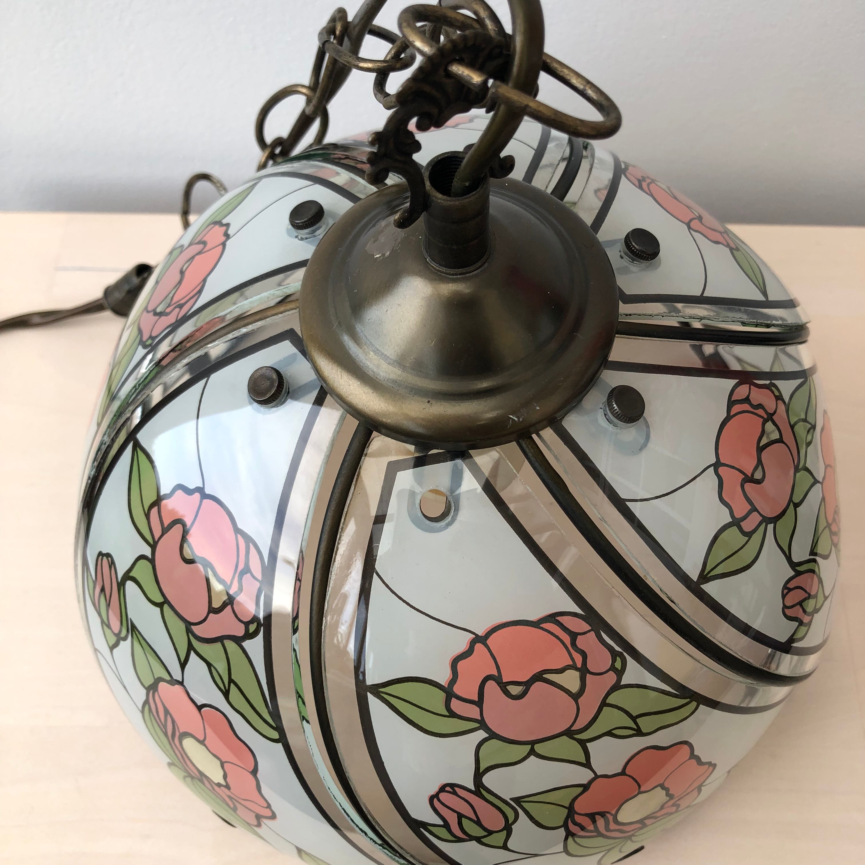 Glass pendant lamp, floral pattern