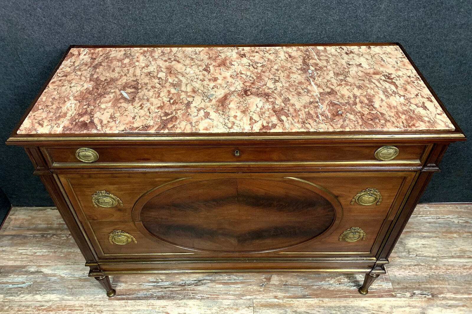 Louis XVI Parisian dresser in flamed mahogany