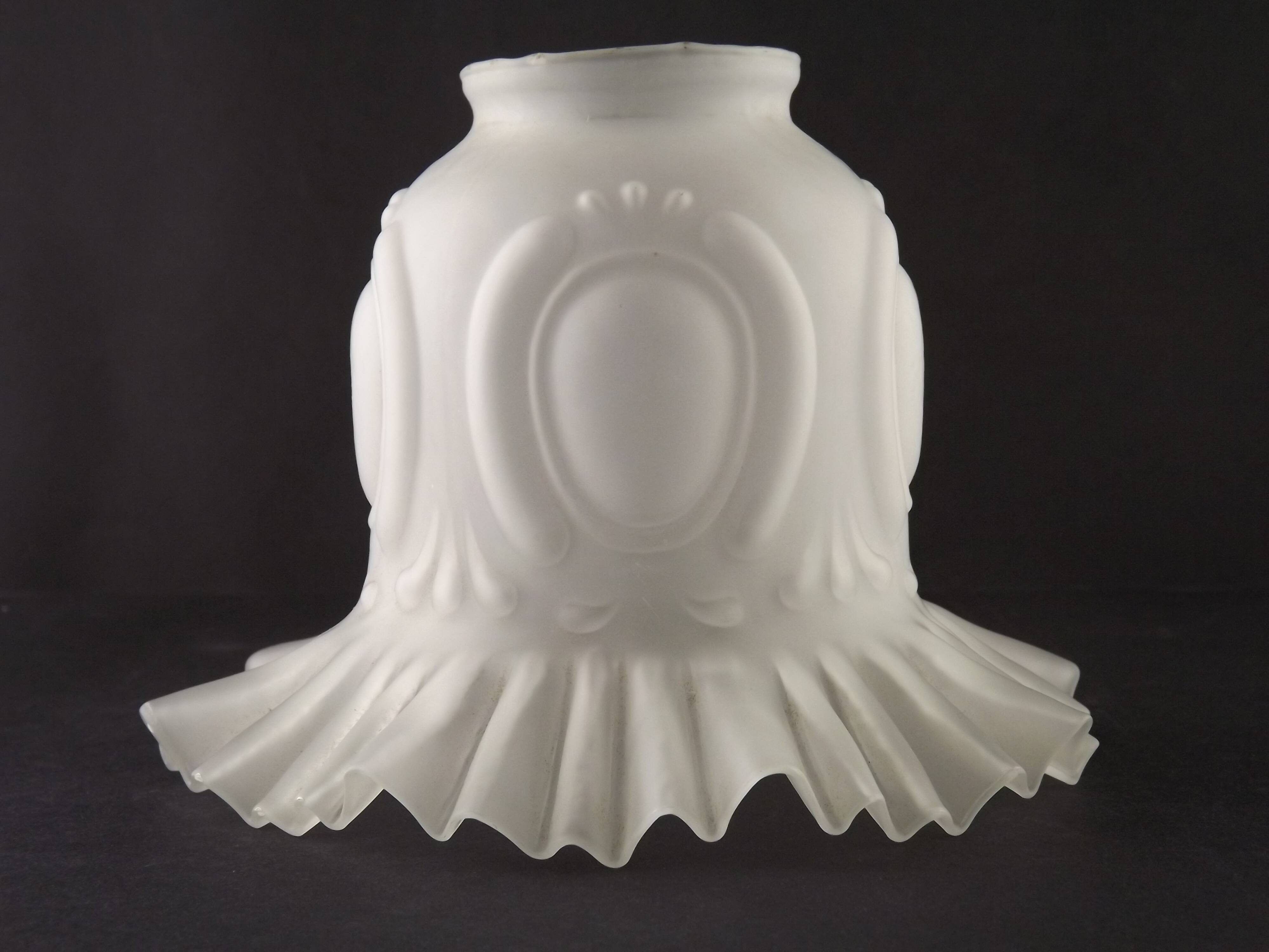 Abat-jour décoratif français vintage blanc opaque avec bordure à volants