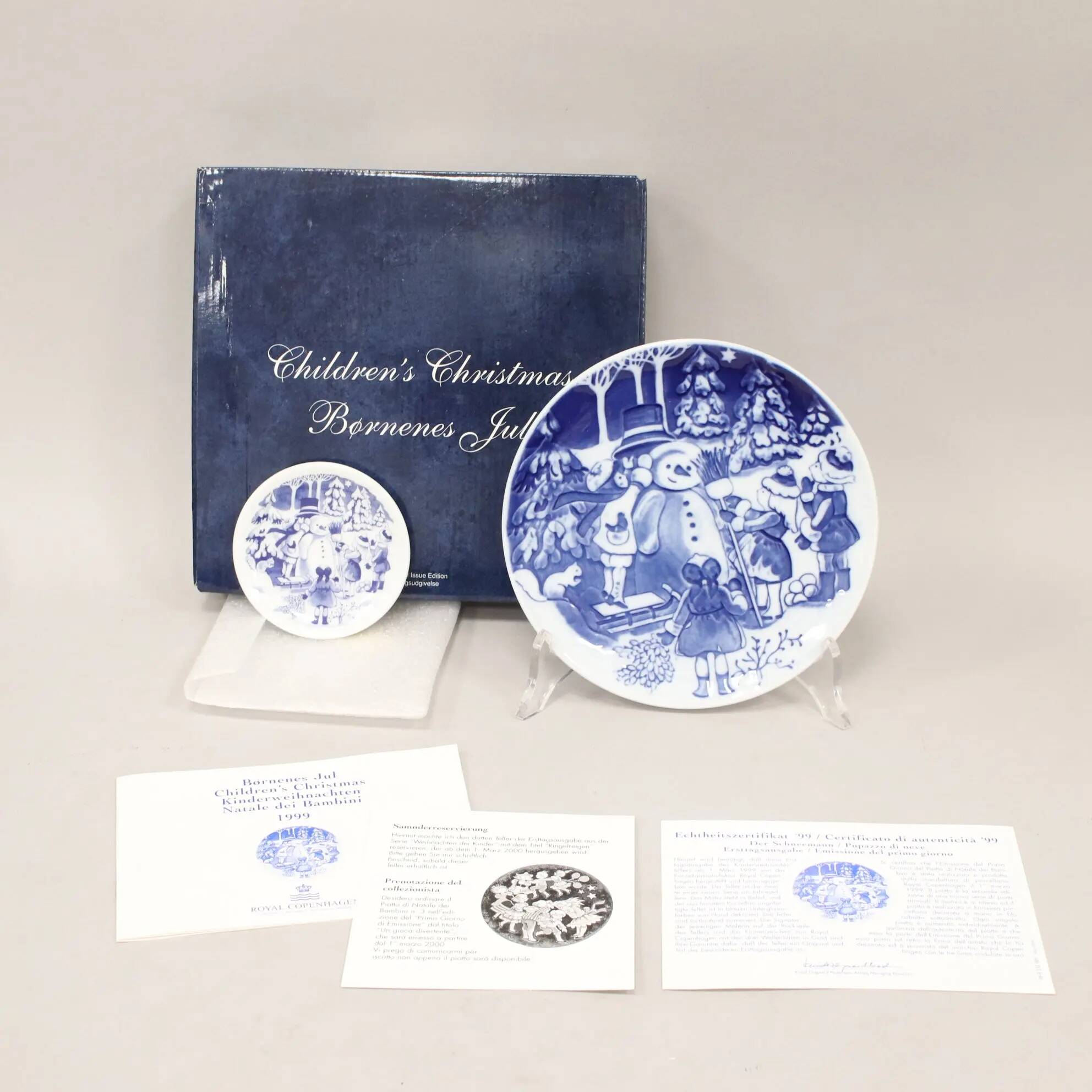 Royal Copenhagen Christmas plate in blue porcelain 1999