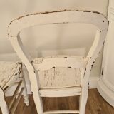 Paire d'anciennes chaises en bois blanc