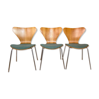 Set of three 3107 Dining Chairs by Arne Jacobsen for Fritz Hansen Denmark