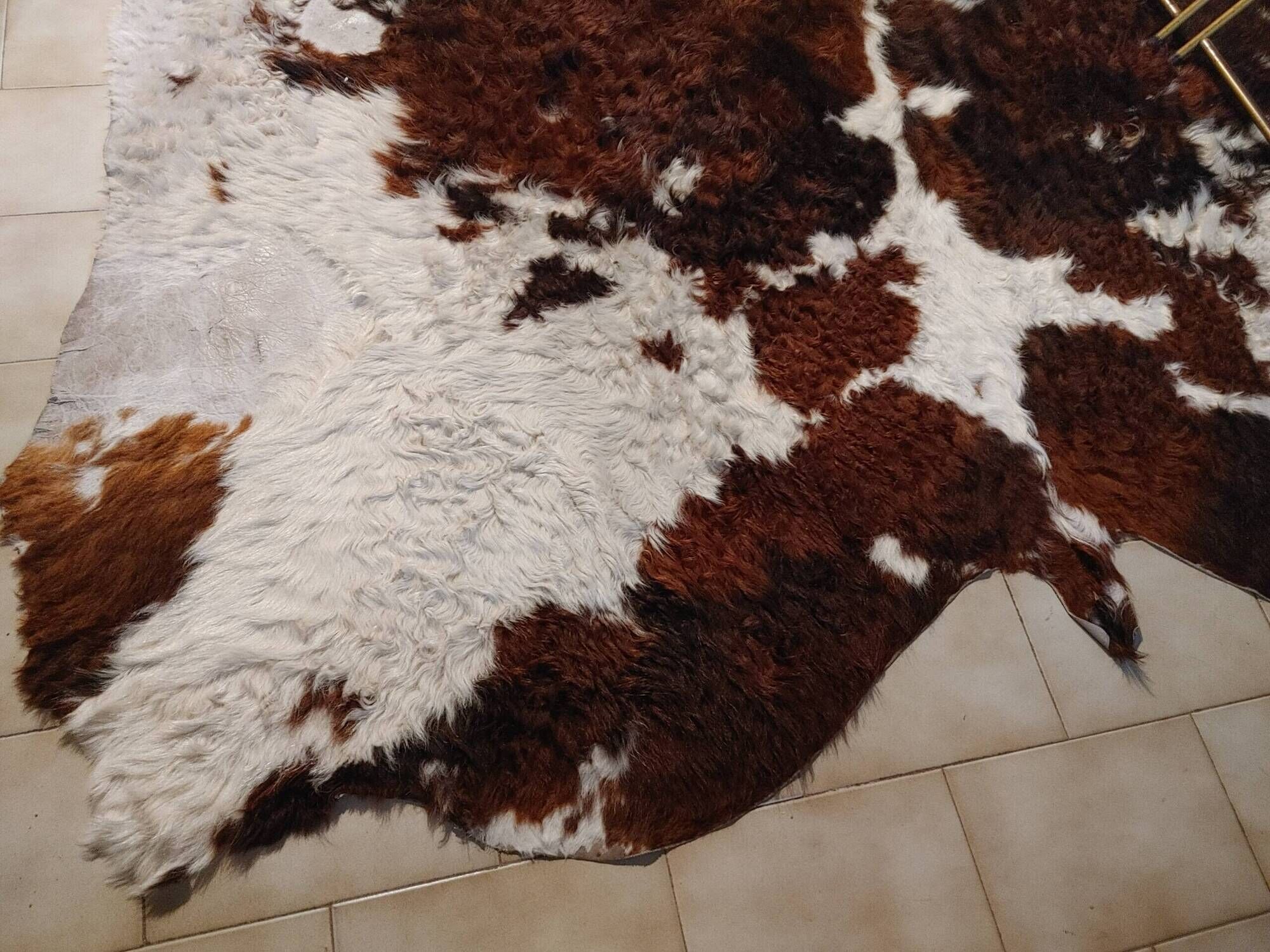 Rug, Large cowhide with fairly long hair - Vintage 70's Tannerie Barjols