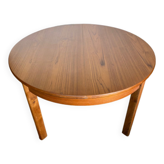 Scandinavian extendable table in teak