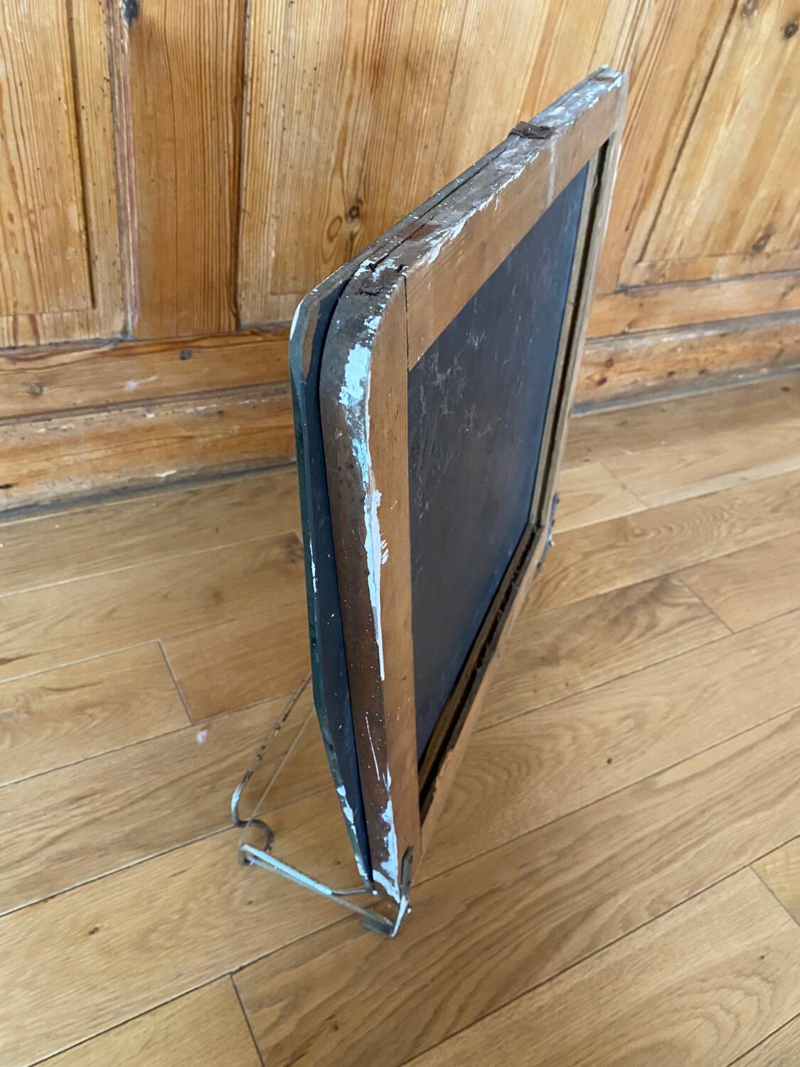 Bathroom mirror shelf