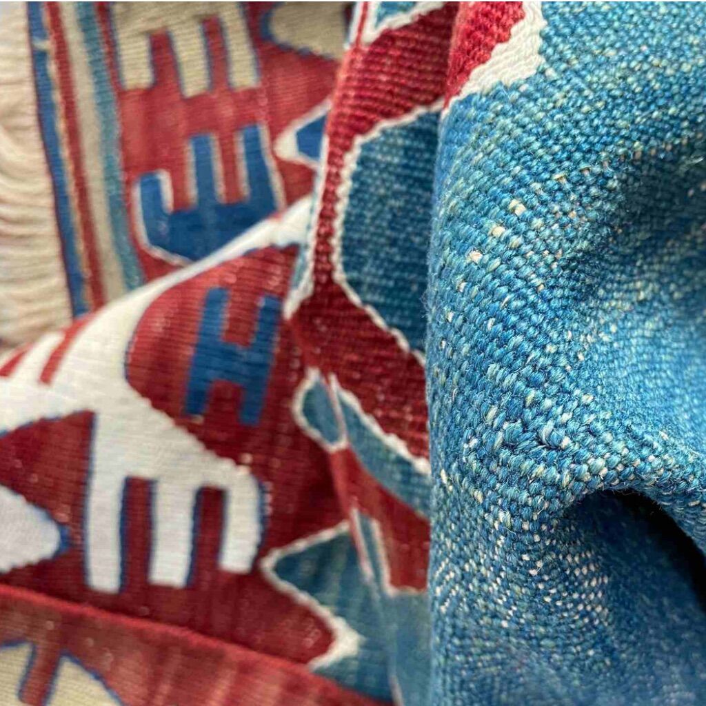 Hand-woven Turkish vintage kilim 166x116 cm