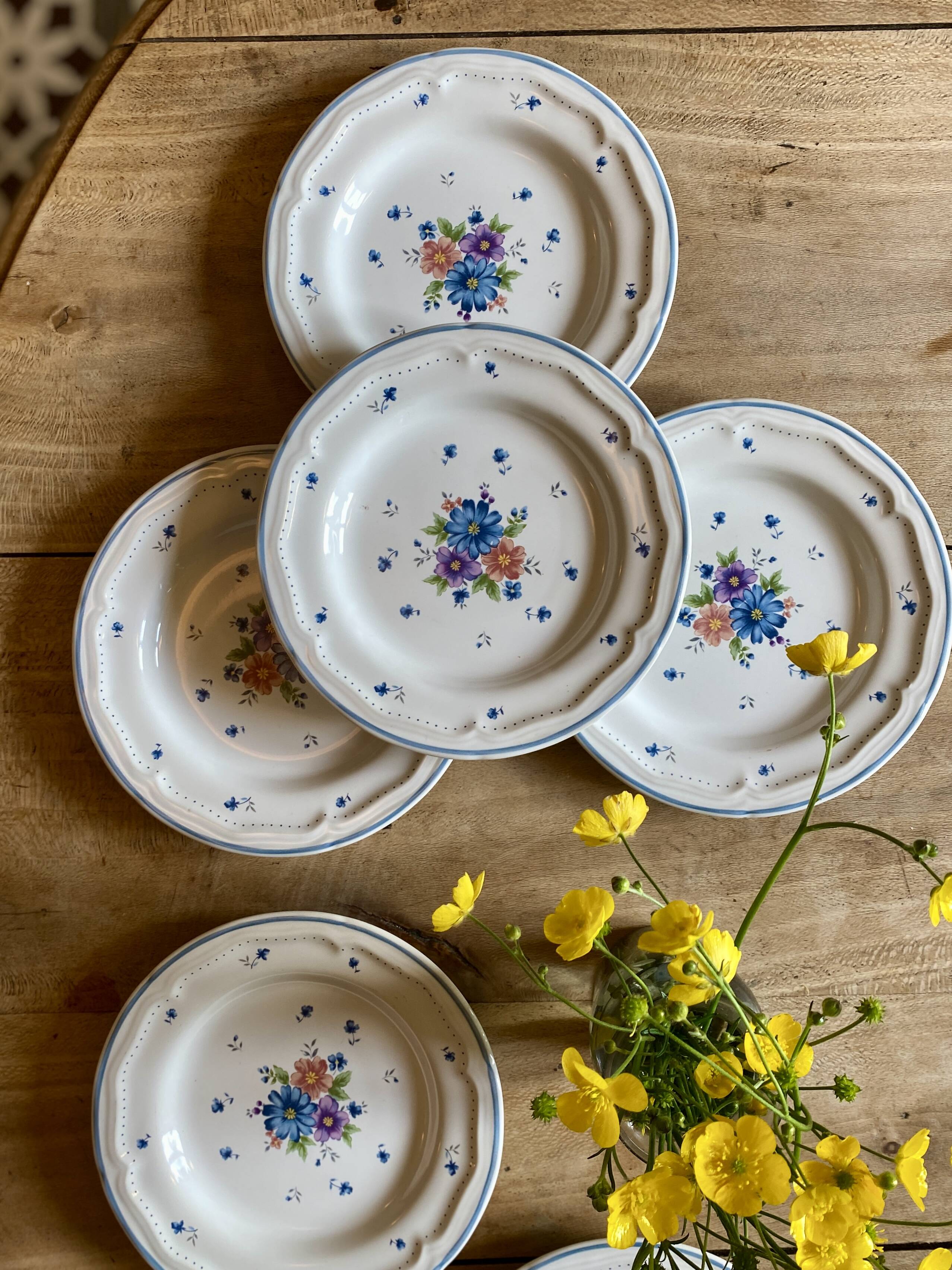 Set of 6 vintage dessert plates