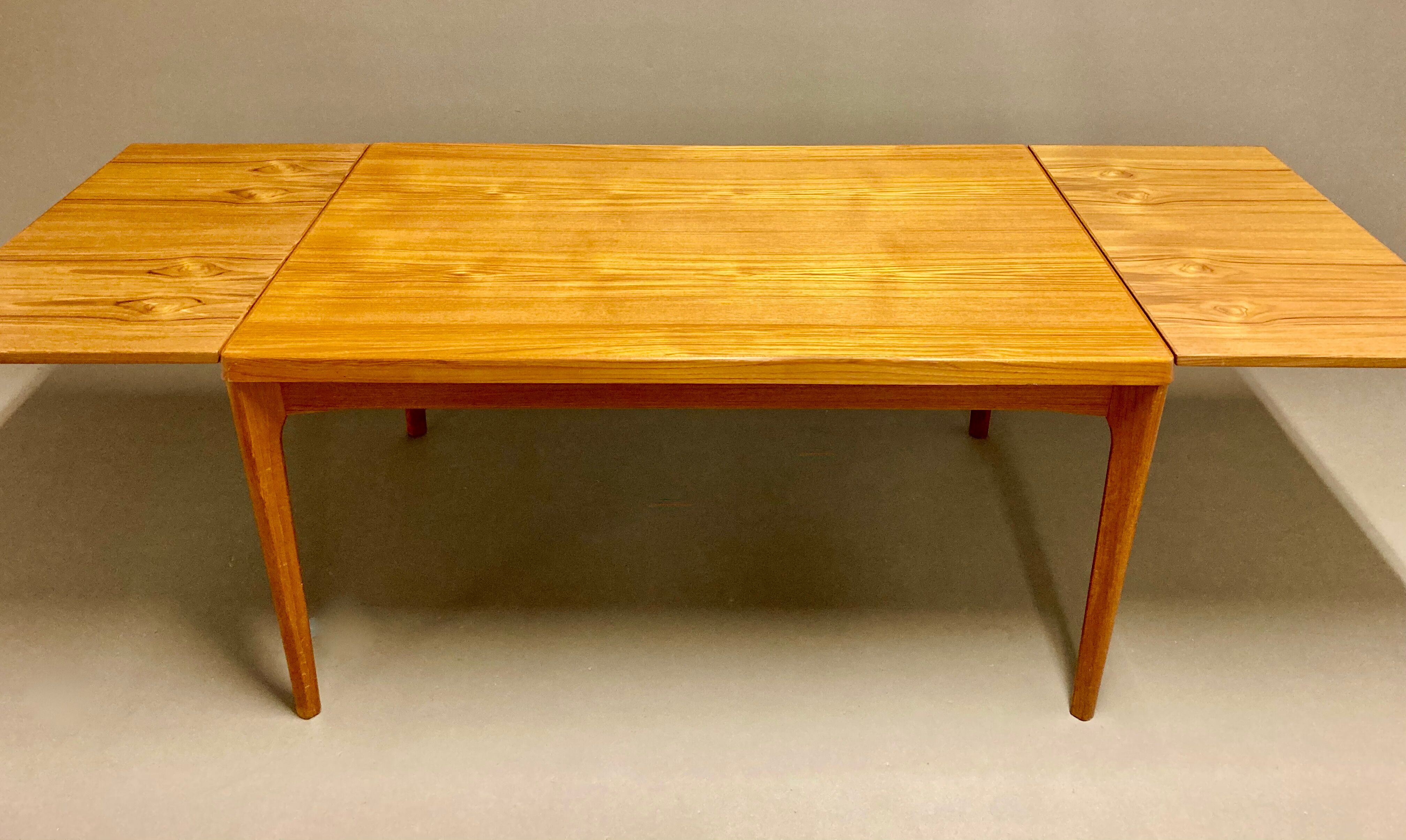 Set table and chairs Scandinavian design 1950.