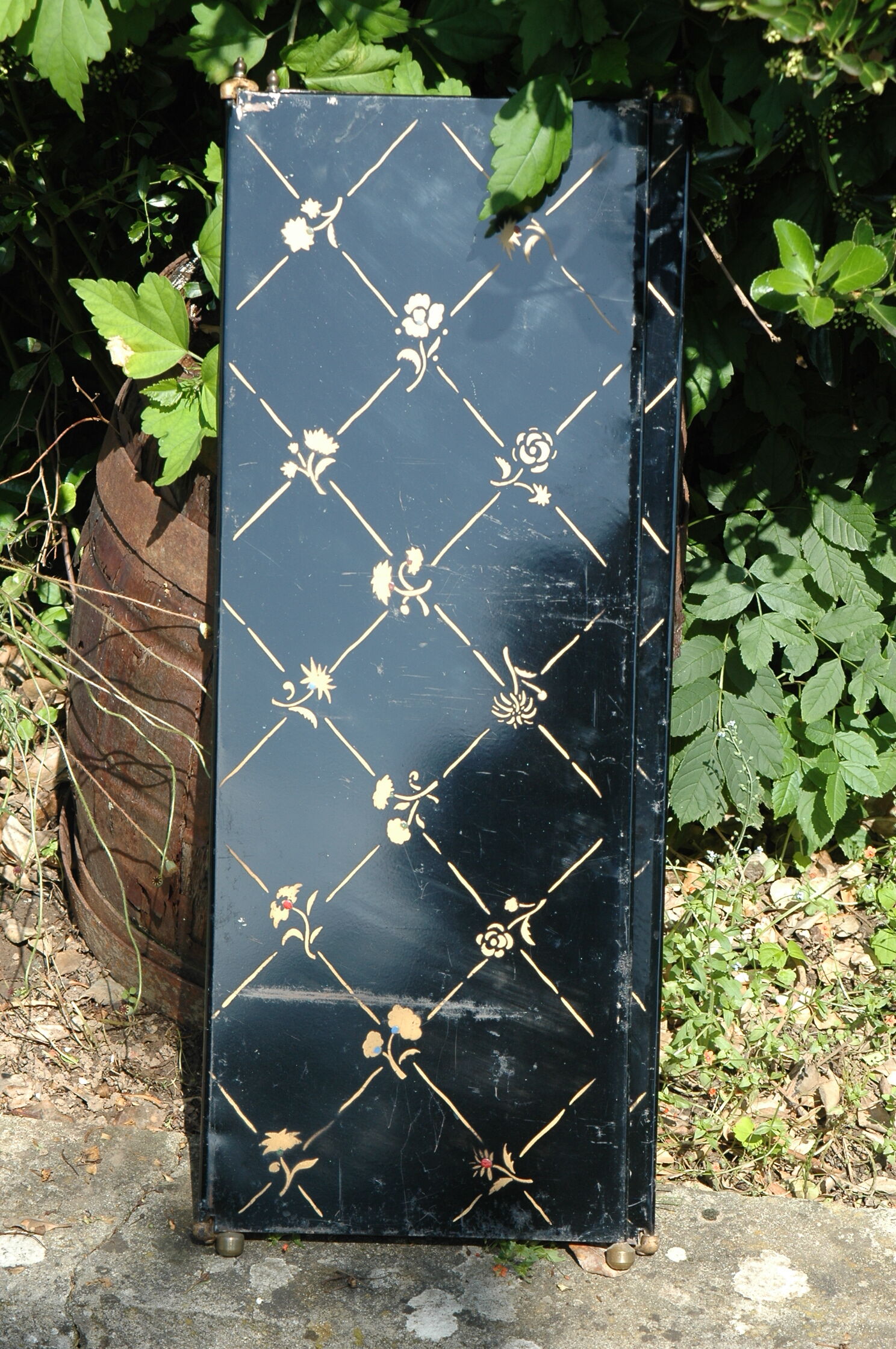 old fire screen in decoré steel 1900