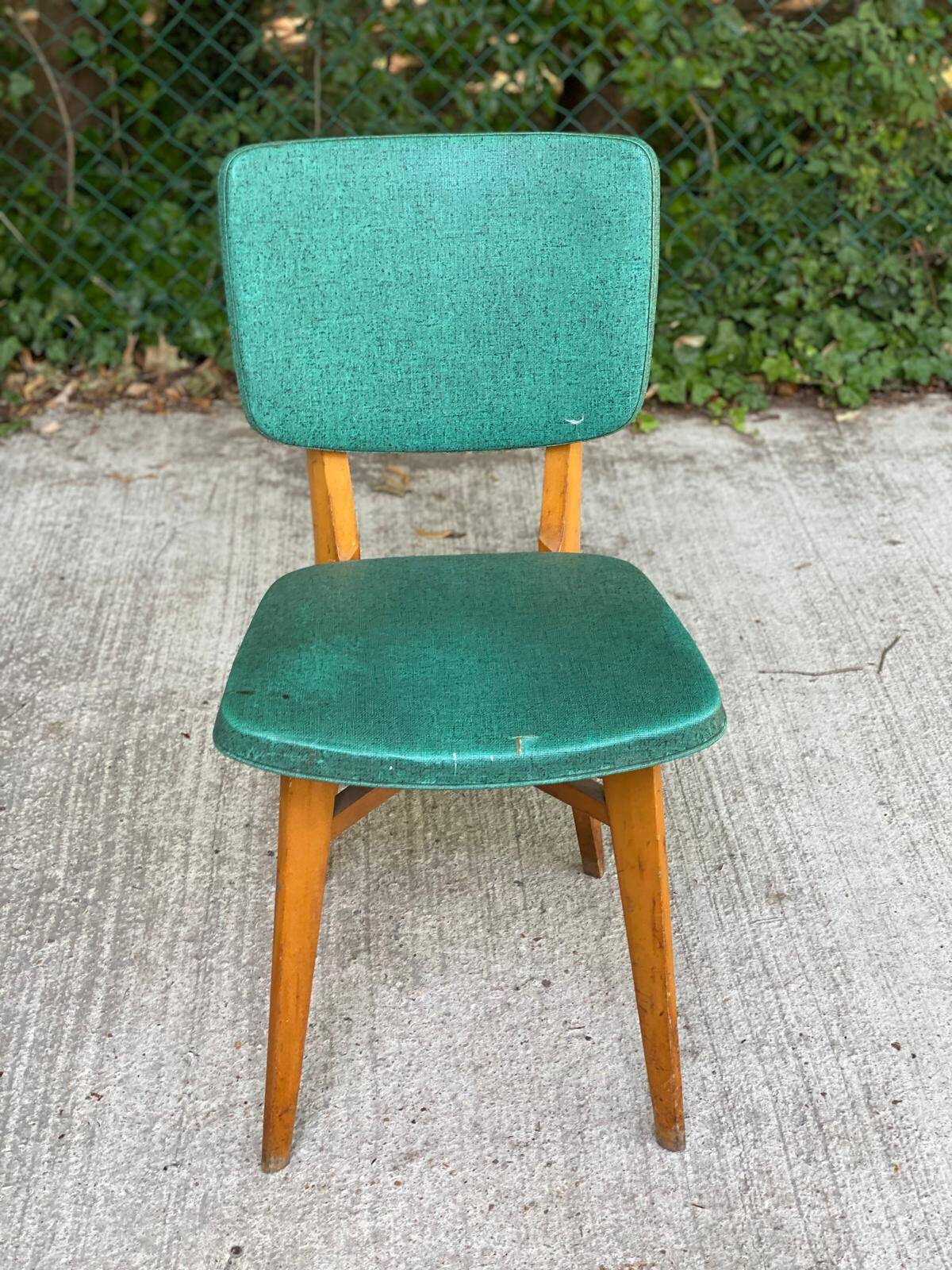 Scandinavian chair in solid wood and green leather, 1960s