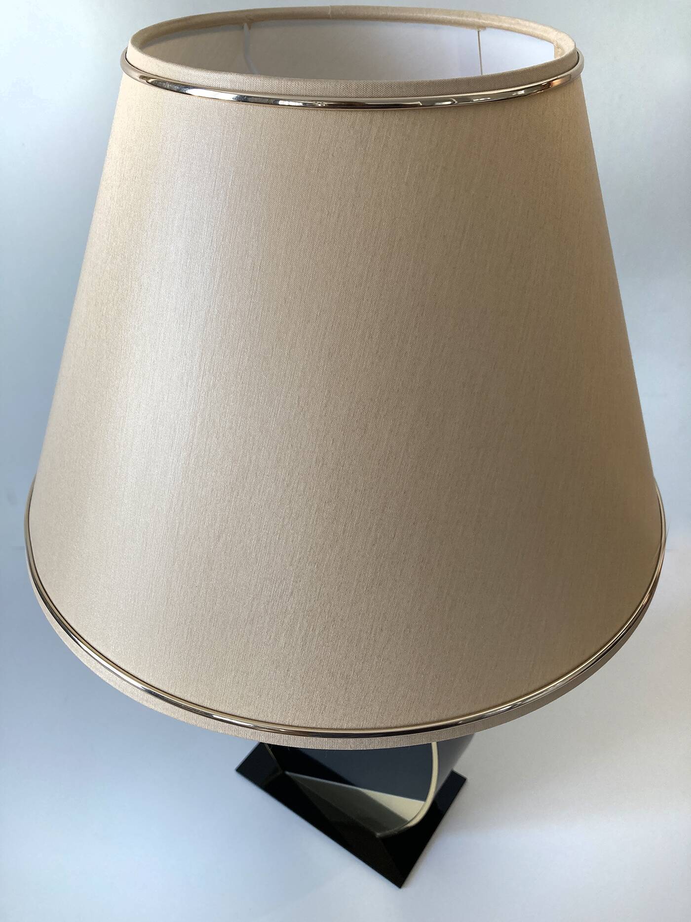 Pair of table lamps, the dolphin, black cream and gold 1970