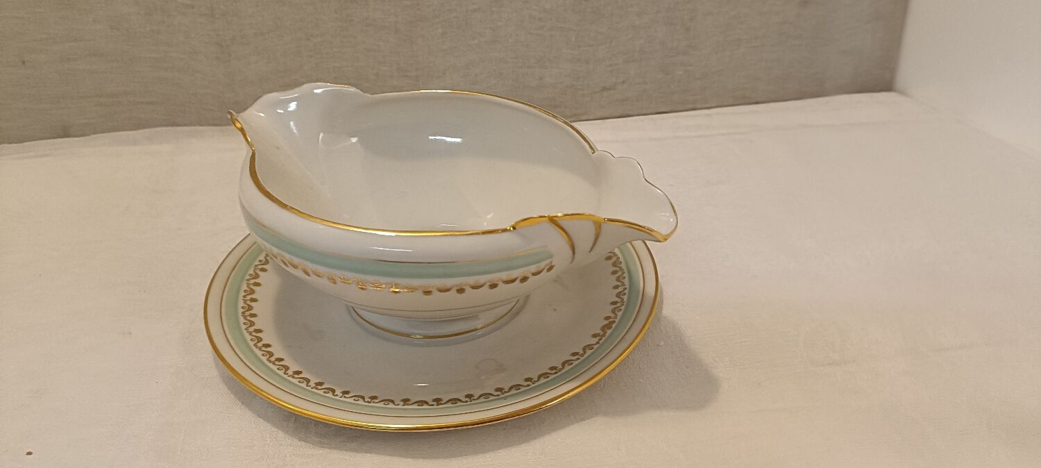 Saucière ancienne porcelaine "sfp France "