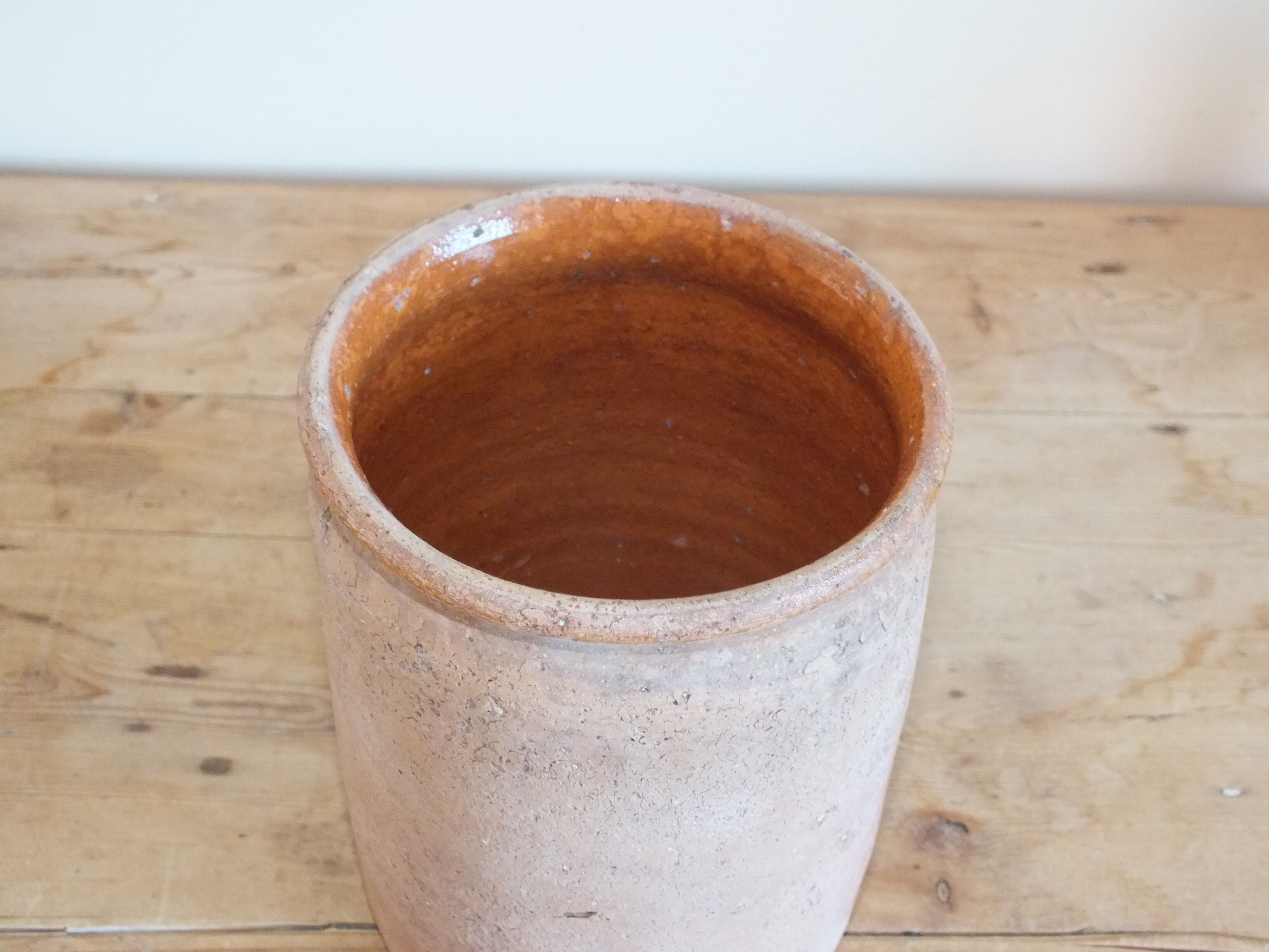 Ancien pot à graisse ou à miel en terre vernissée ocre
