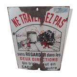 Enamelled plaque do not cross of the sncf