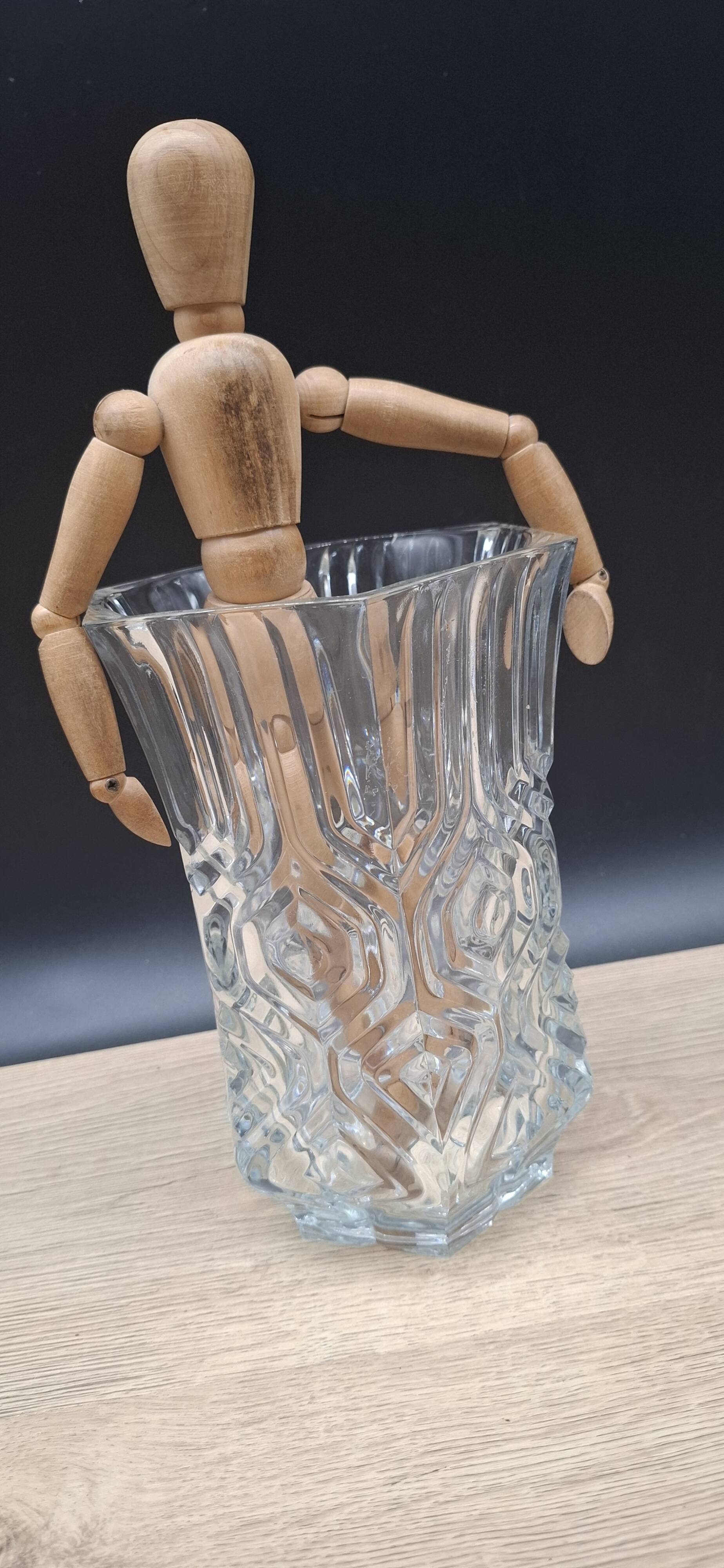 Transparent chiseled vase