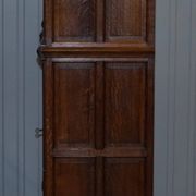 Armoire hollandaise sculptée à la main années 1940