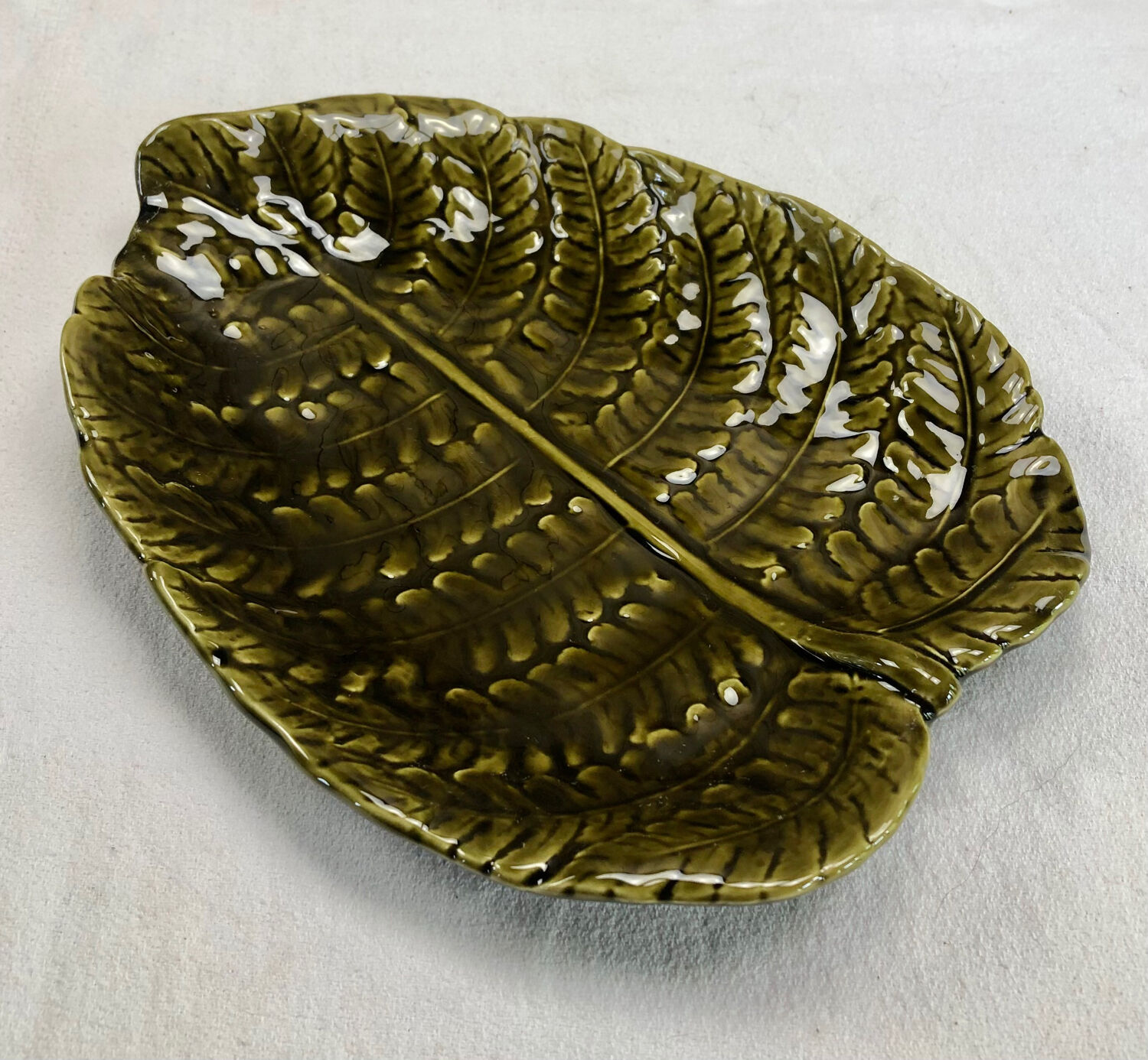 Plat feuille de fougère barbotine Sarreguemines