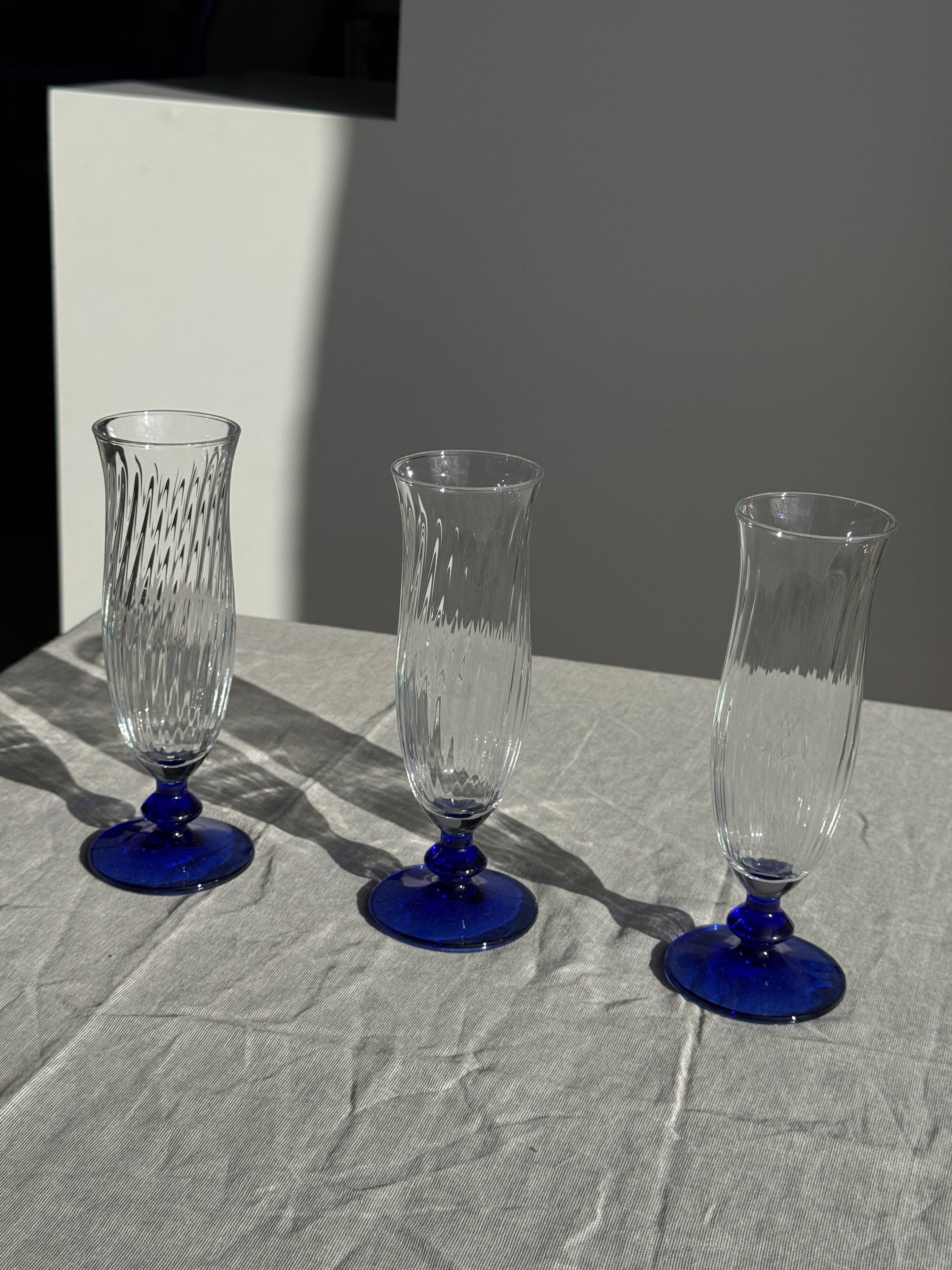 Set of 6 blue-footed champagne flutes; 3 pairs of designs.