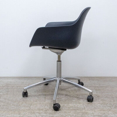 CRASSEVIG Pola Round chair with grey wheels