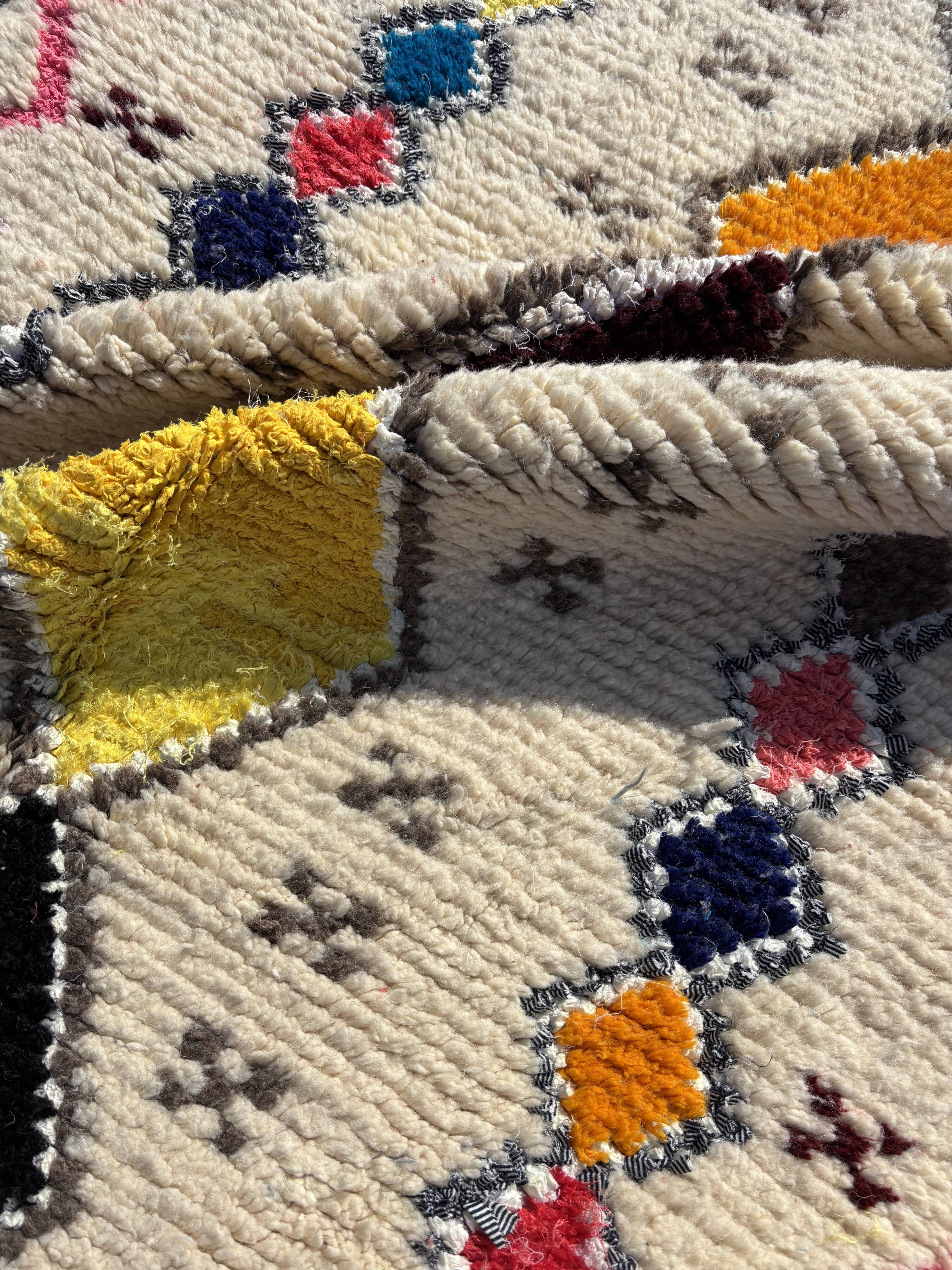 Azilal Berber rug – Unique handcrafted wool piece – 140x240 cm