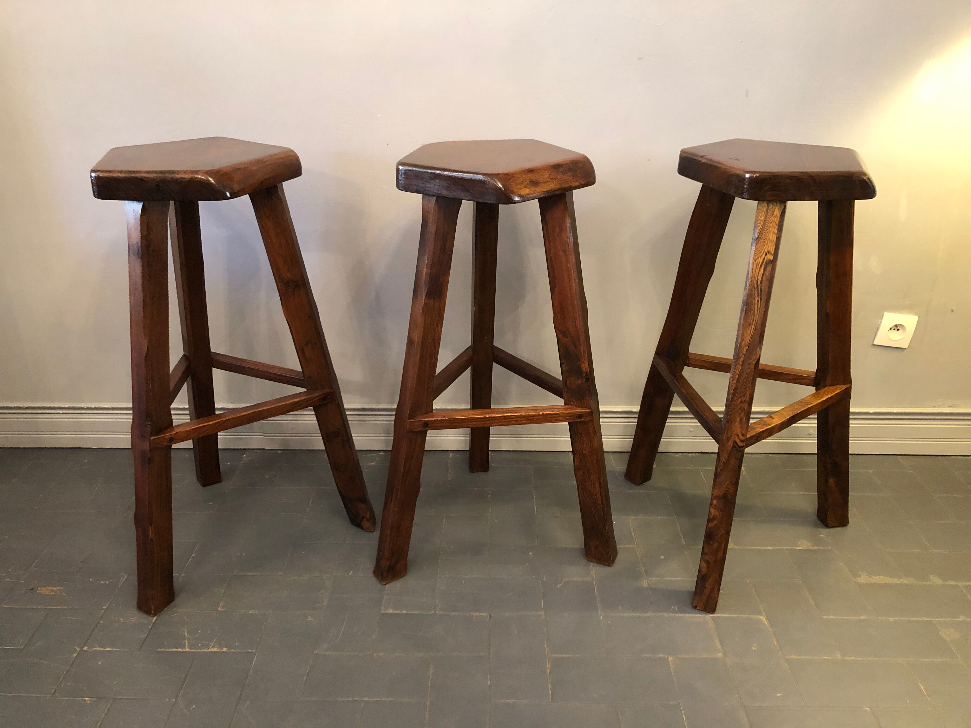 3 tabourets de bar tripode